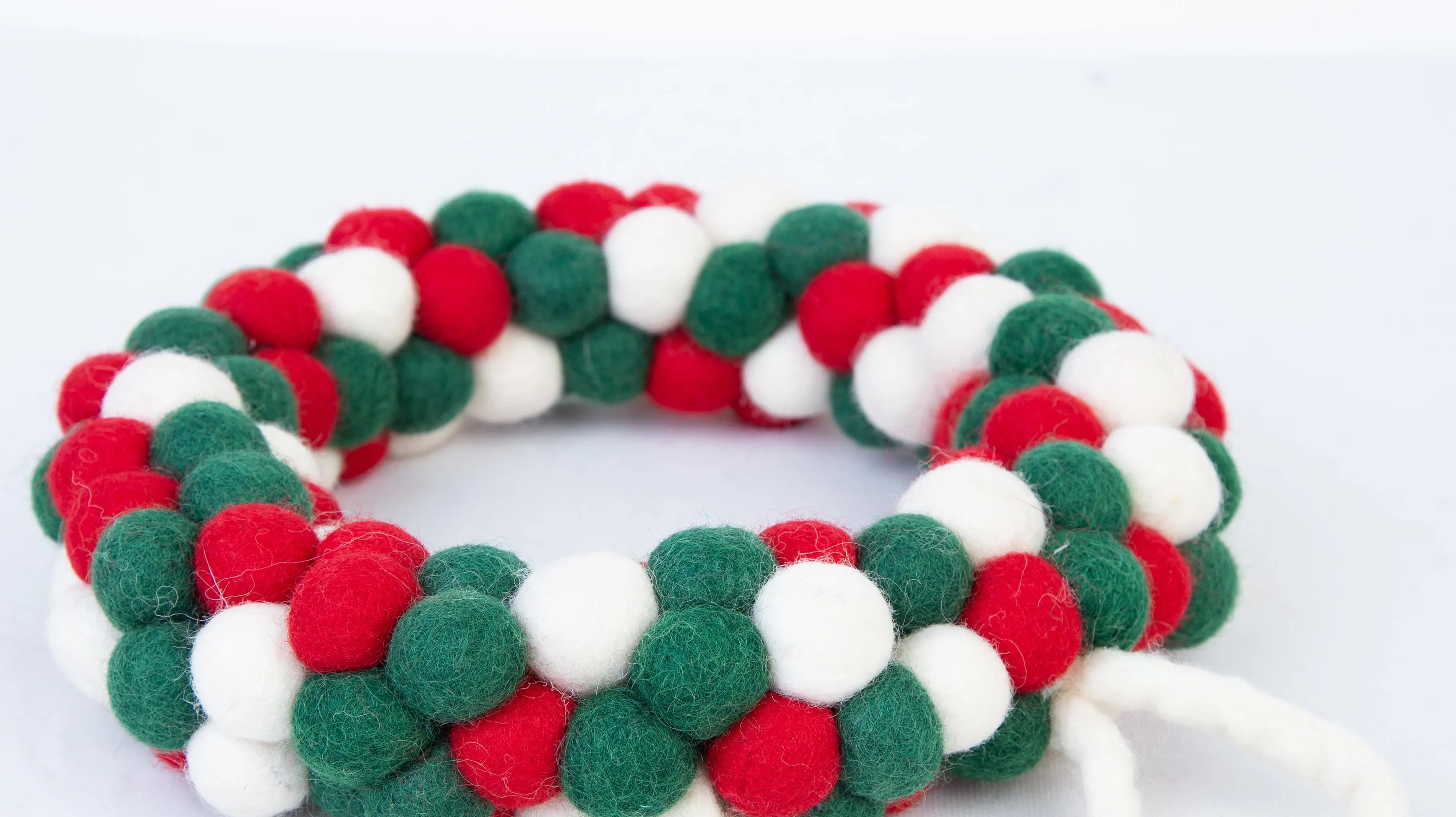 Embrace the Seasons with DIY Felt Wreaths: Craft Your Own Welcoming Decor - Best Himalaya