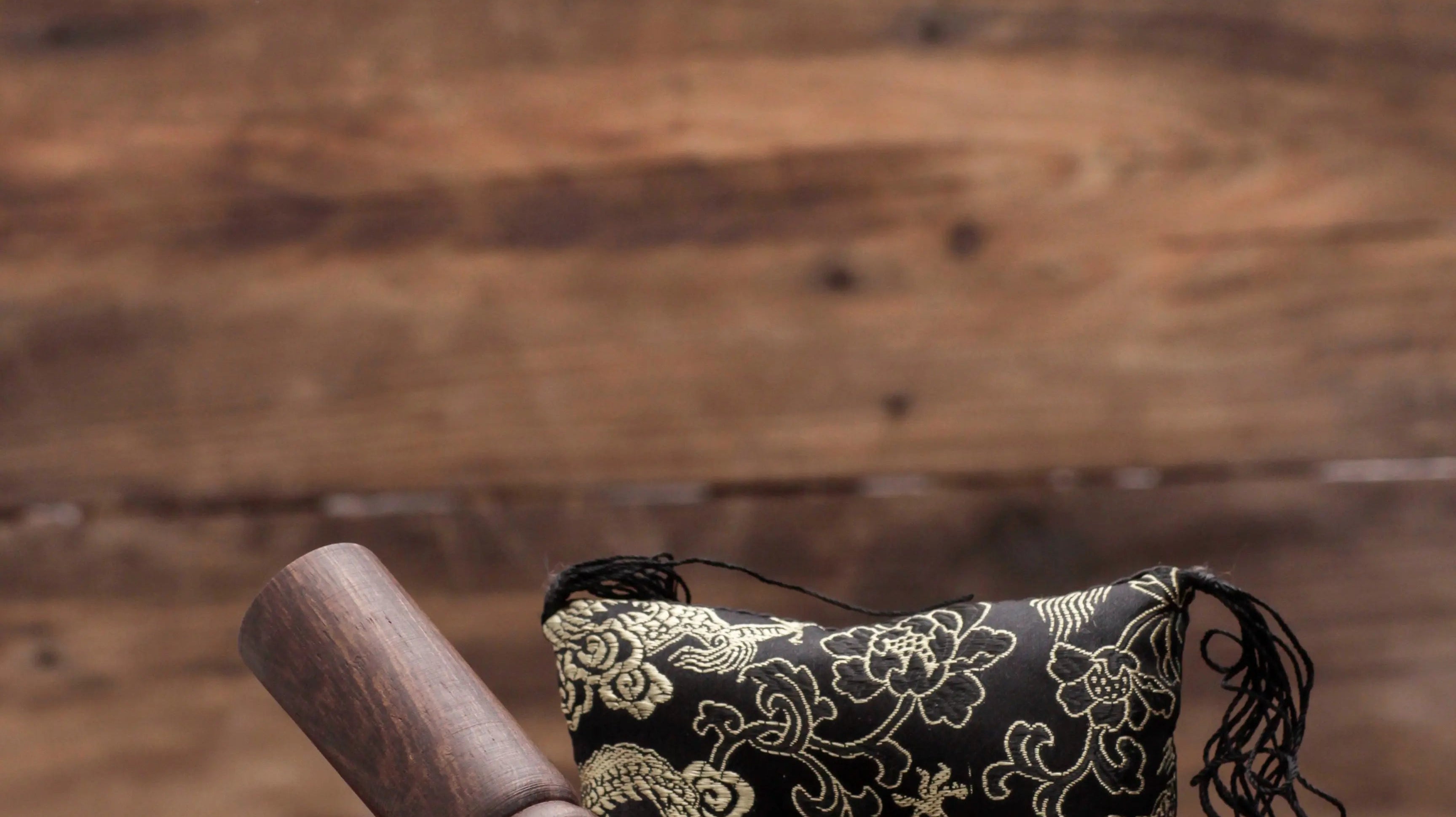 How to Play a Singing Bowl - Best Himalaya