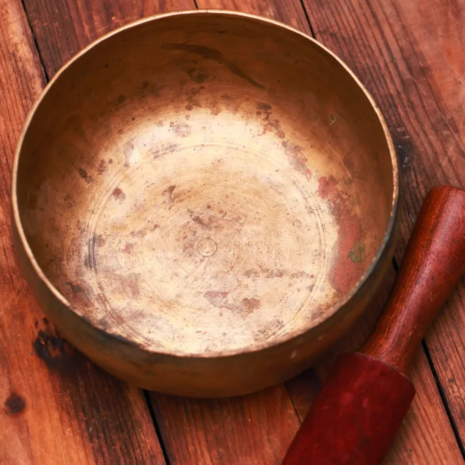 Old Style Tibet Thado Bati Singing Bowl - Best HimalayaBest Himalaya