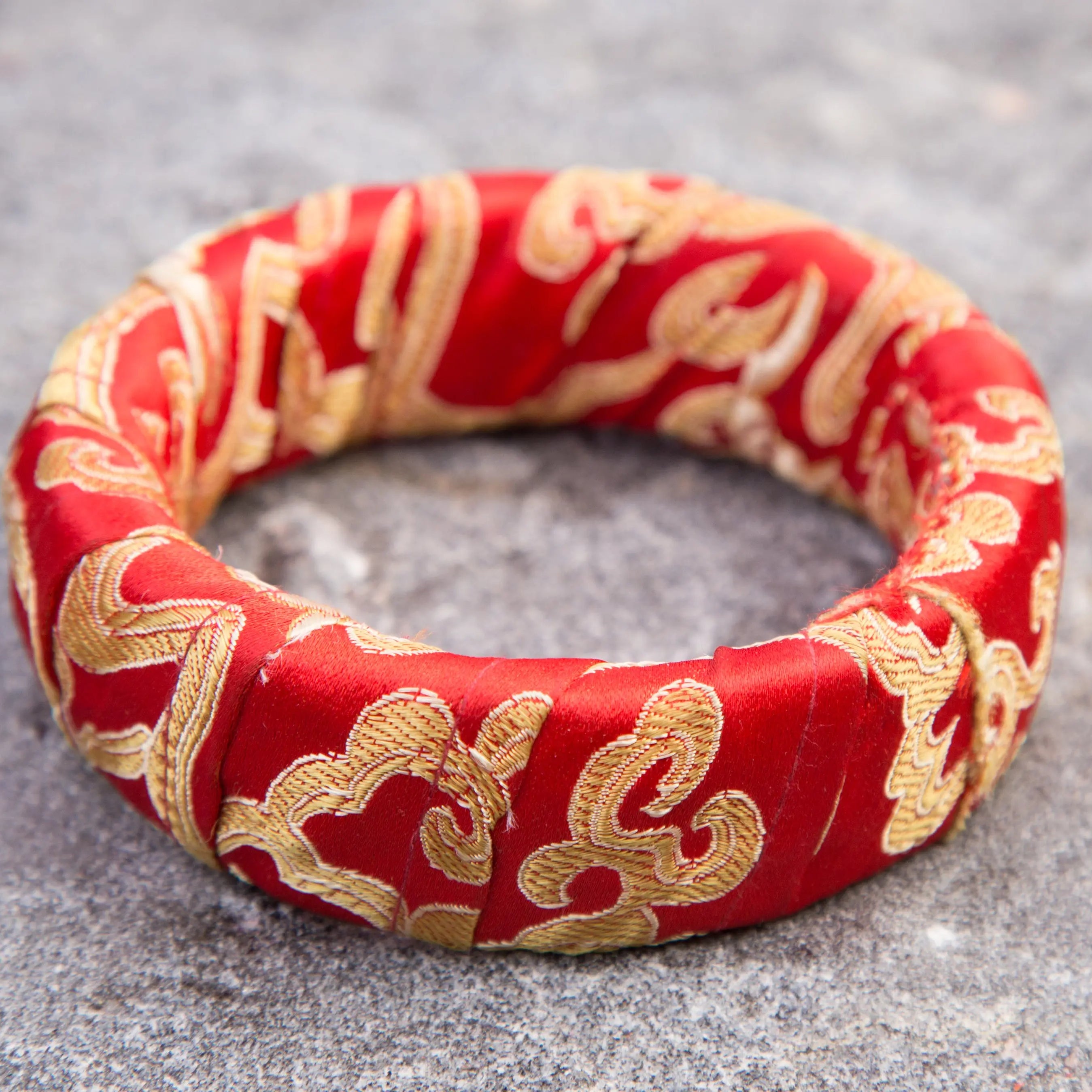 Tibetan Singing Bow Red Ring Cushion - Best HimalayaBest Himalaya