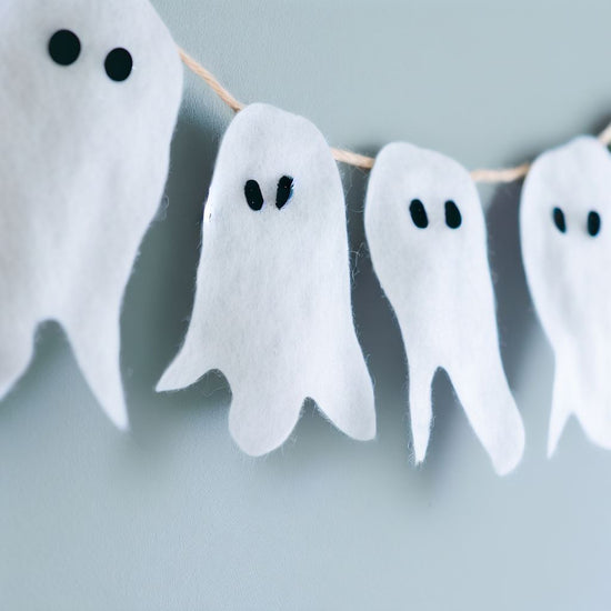 Decorative Ghost Garland for Halloween: Benefits and Uses