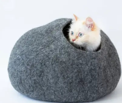Pamper Your Feline: Felt Cat Caves – The Ultimate Woolen Retreat for Your Cat