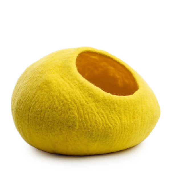The Dangers of Felt Cat Caves for Small Cats and How to Choose a Safe One