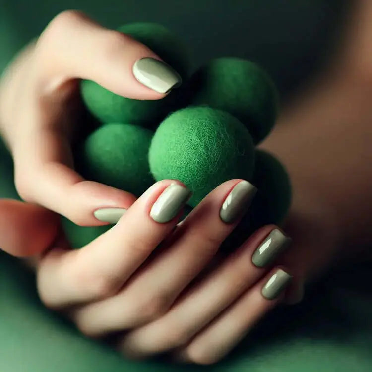 1.5 cm Felt Balls Green Best Himalaya