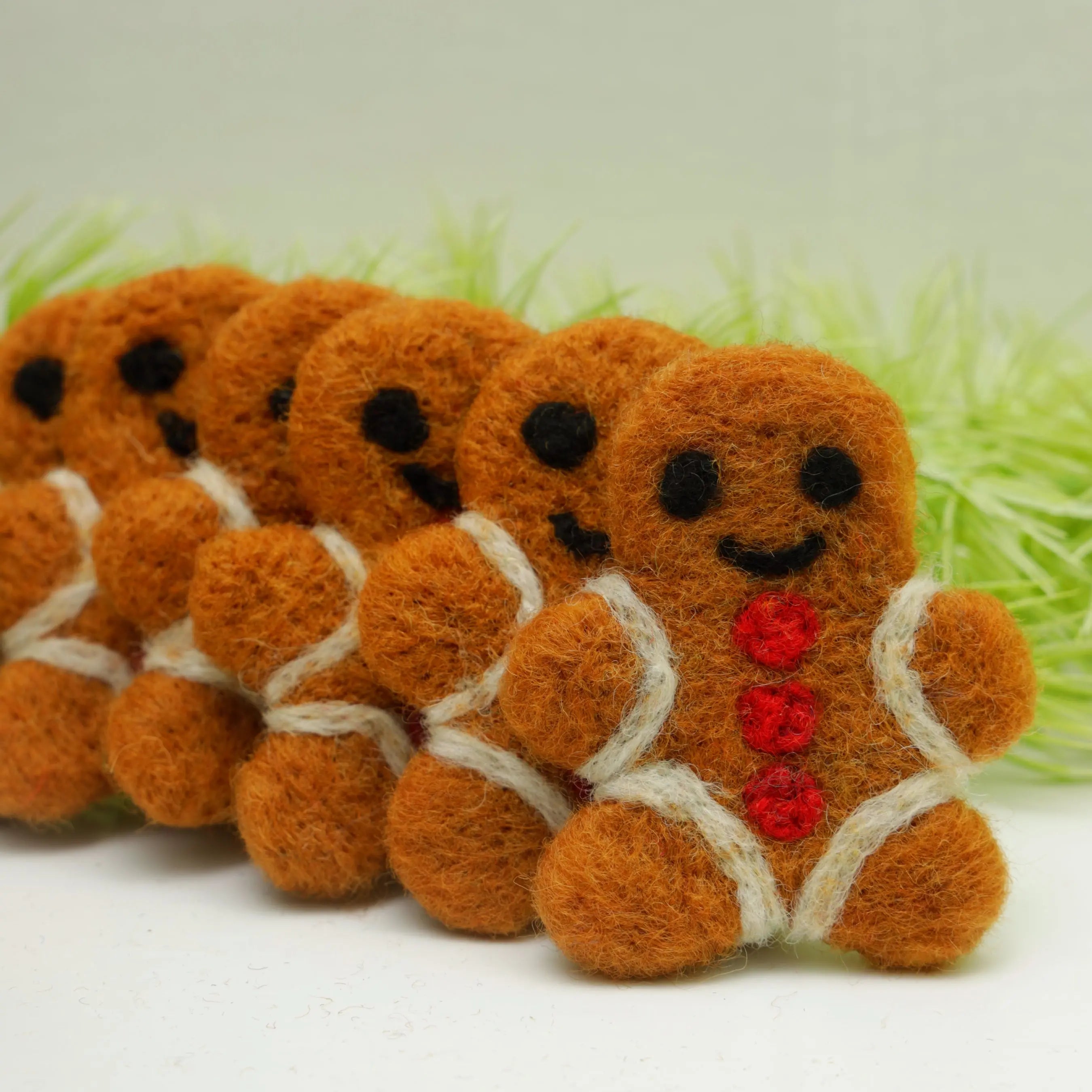 Adorable Gingerbread Felt Toy with Enchanting Gingerbread Man - Buy Now for a Joyful Christmas!" Best Himalaya