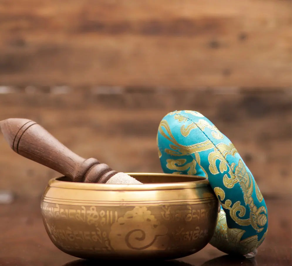 Exquisite Etched Carving Singing Bowl Set for Meditation and Sound Therapy with Beautiful Design - Best Himalaya