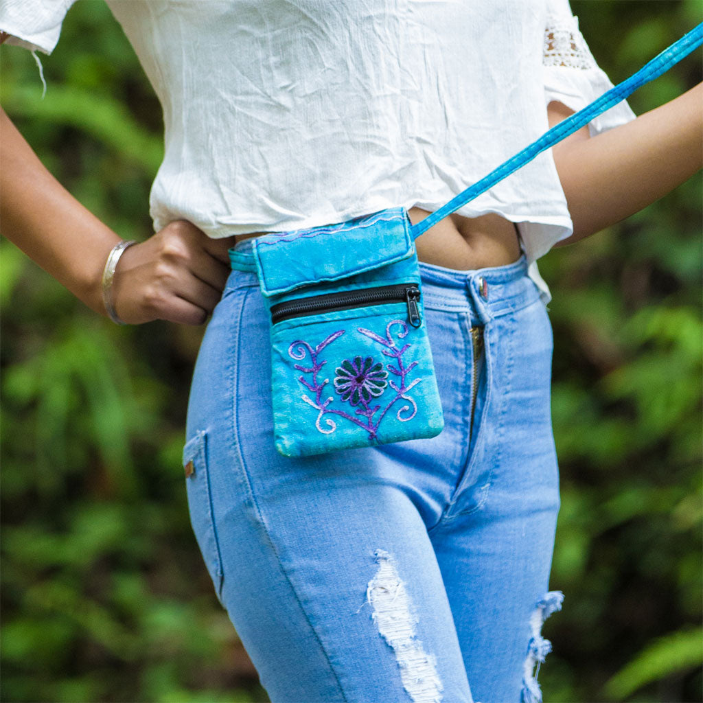 Side Carry Floral Design Mobile Zipper Purse